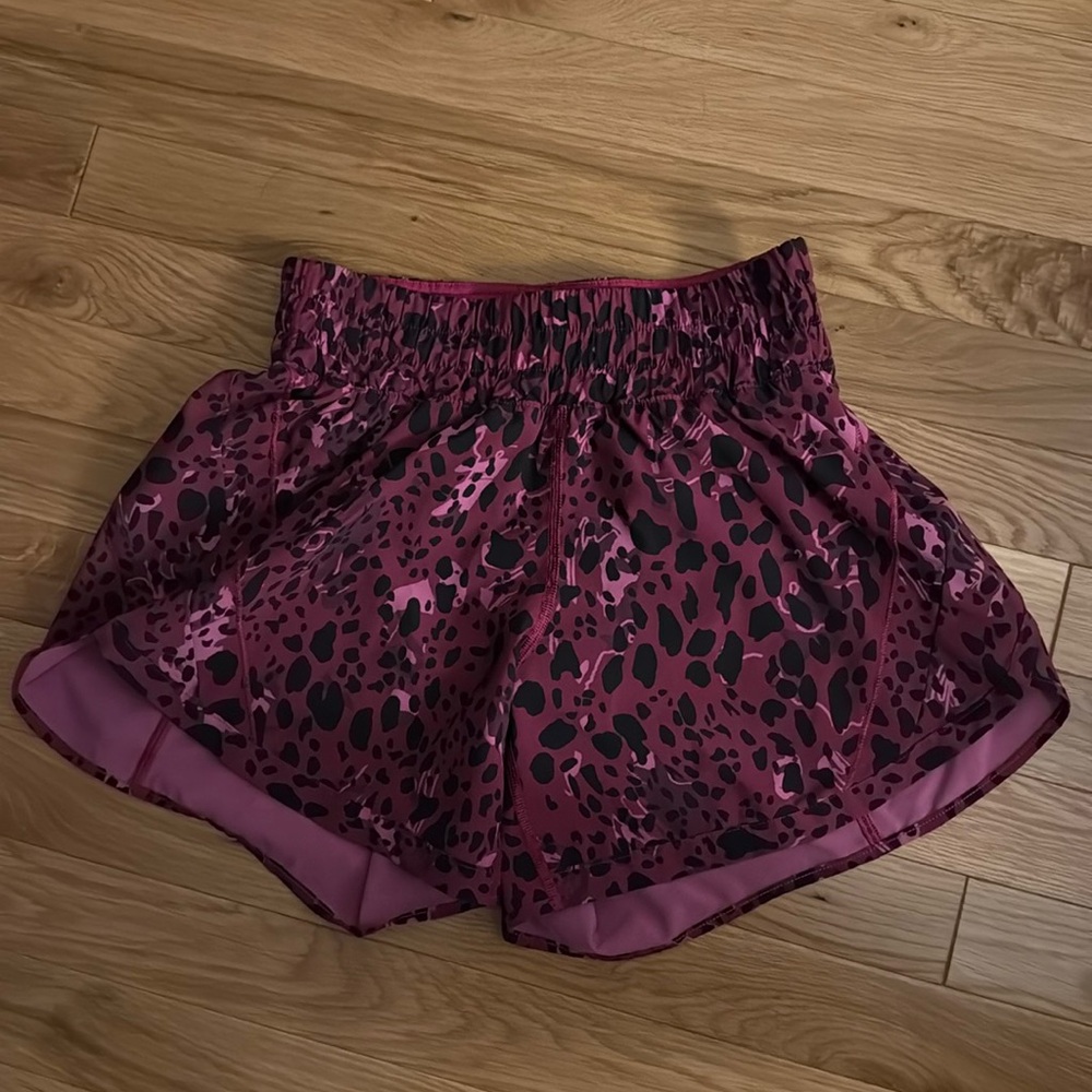 Lululemon running shorts size 6 with lining
